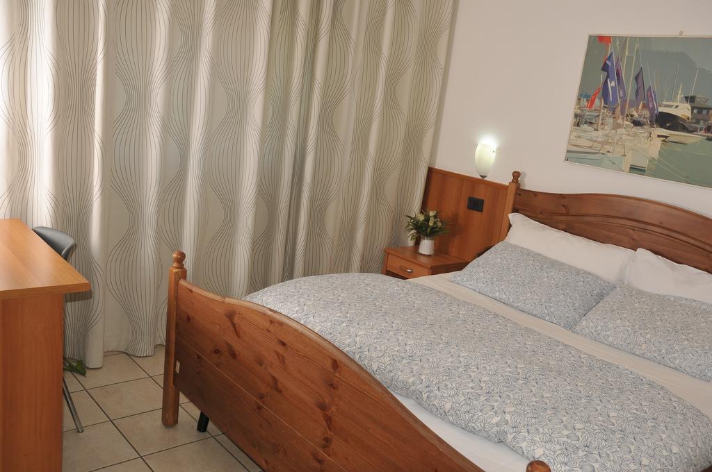 Borromeo Residenze Service S.A.S Peschiera Borromeo Bagian luar foto