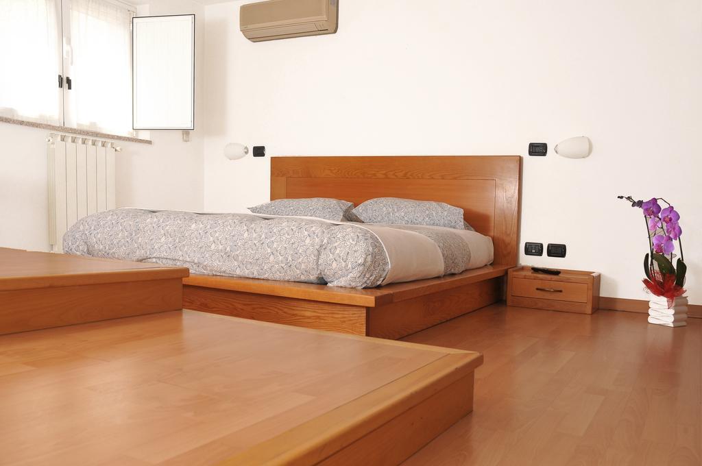 Borromeo Residenze Service S.A.S Peschiera Borromeo Bagian luar foto