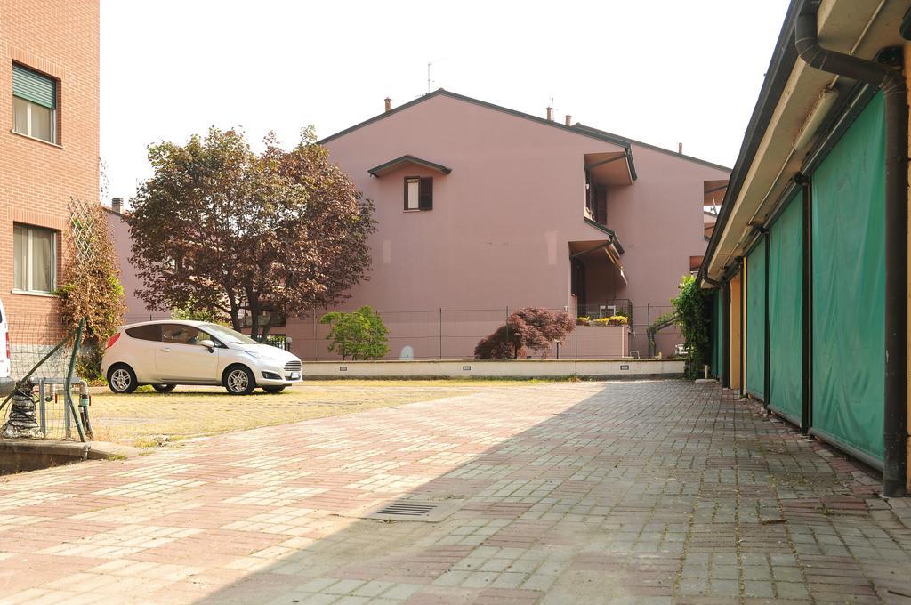 Borromeo Residenze Service S.A.S Peschiera Borromeo Bagian luar foto