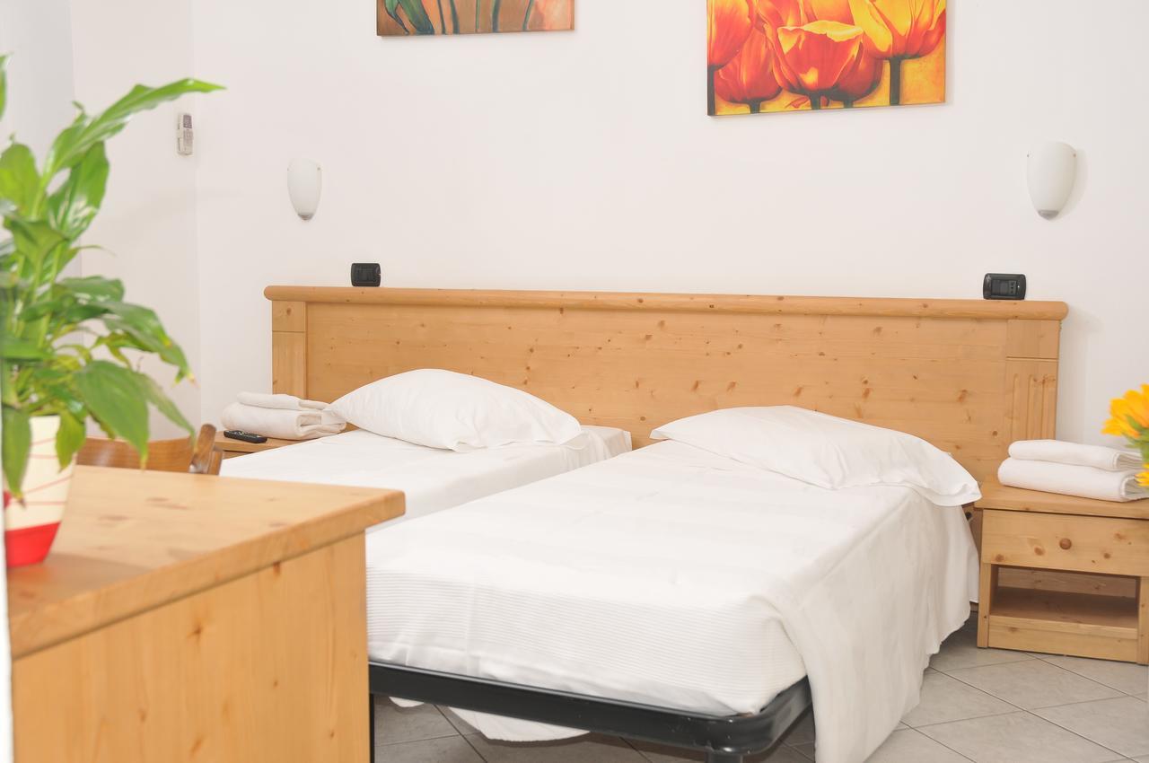 Borromeo Residenze Service S.A.S Peschiera Borromeo Bagian luar foto