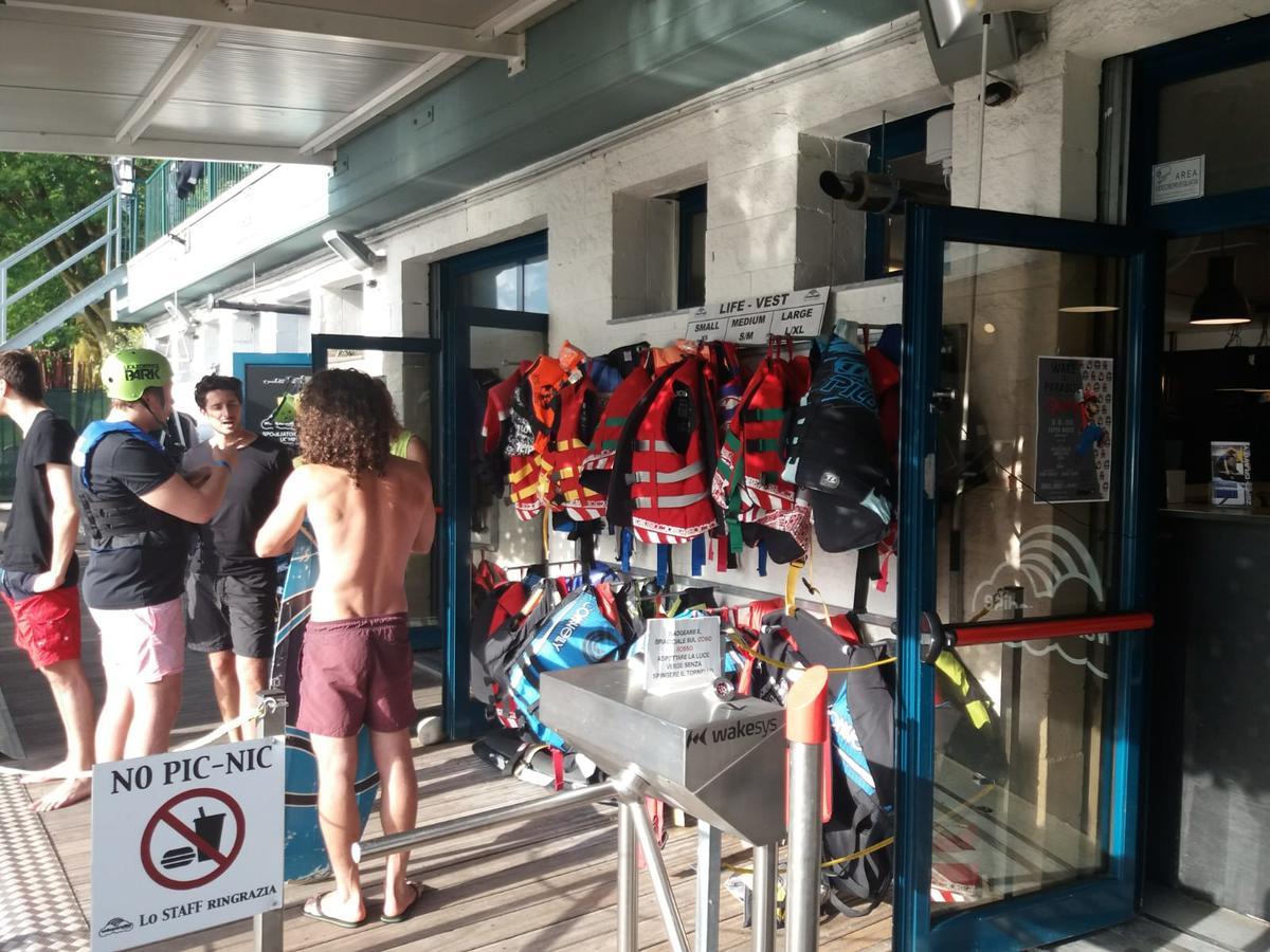 Borromeo Residenze Service S.A.S Peschiera Borromeo Bagian luar foto